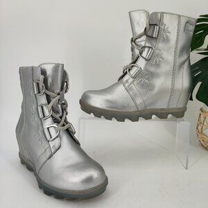 Sorel X Disney Joan of Arctic Frozen 2 Laces Silver Leather Boots Size 3 US